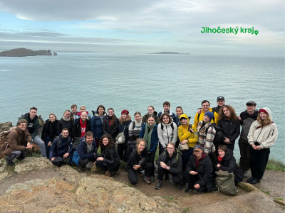 Absolventský pěvecký sbor Pramendík zpíval pro české děti a studenty v irském Dublinu