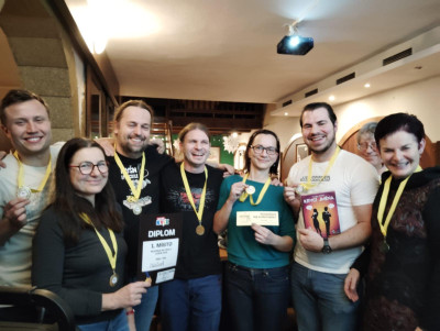 Kdo si hraje, vyhraje!