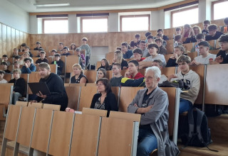 Seminaristé z fyziky na besedě o SMR