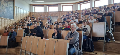 Seminaristé z fyziky na besedě o SMR