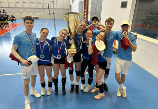 Zlatý úspěch našich volejbalistů: Pohár hejtmana je doma!