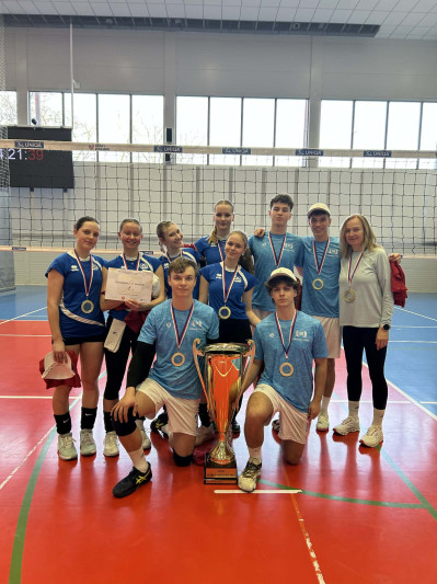 Zlatý úspěch našich volejbalistů: Pohár hejtmana je doma!