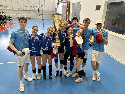 Zlatý úspěch našich volejbalistů: Pohár hejtmana je doma!