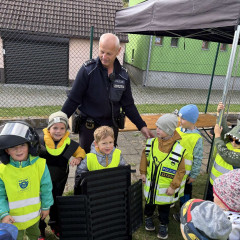 II. třída - červená - Co přinášíš podzime, to se brzy dozvíme!