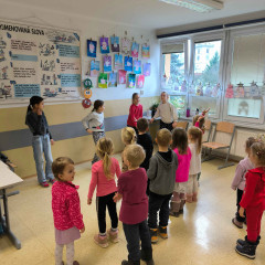 Vánoční dopoledne na ZŠ Komenského - Kytičky a Sluníčka