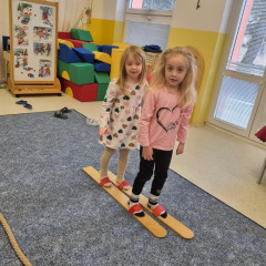 Sluníčka -  Bílá paní zima jede na saních /26