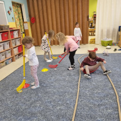 Sluníčka -  Bílá paní zima jede na saních /26