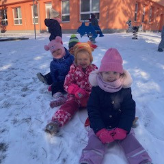 Berušky -  Bílá paní zima jede na saních /26