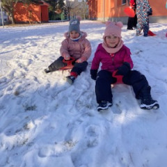 Berušky -  Bílá paní zima jede na saních /26