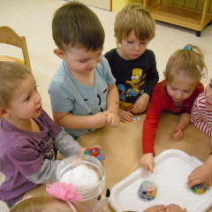 Berušky -  Bílá paní zima jede na saních /26