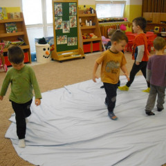 Berušky -  Bílá paní zima jede na saních /26