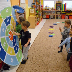 Berušky -  Bílá paní zima jede na saních /26