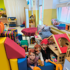 Sluníčka -  Bílá paní zima jede na saních /26