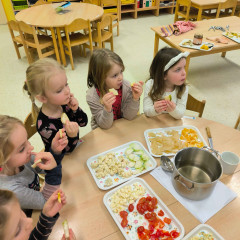 Sluníčka -  Bílá paní zima jede na saních /26