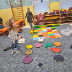 Sluníčka -  Bílá paní zima jede na saních /26