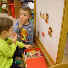 Berušky -  Bílá paní zima jede na saních /26