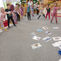 Kytičky -  Bílá paní zima jede na saních /26