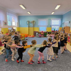 Sluníčka -  Bílá paní zima jede na saních /26