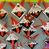 Stříháme, lepíme, mačkáme, modelujeme.  3. Třída