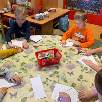 Stříháme, lepíme, mačkáme, modelujeme.  3. Třída