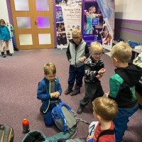 Stříháme, lepíme, mačkáme, modelujeme.  3. Třída