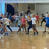 Stříháme, lepíme, mačkáme, modelujeme.  3. Třída