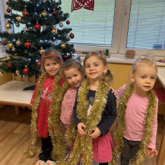 1. třída Zdobení vánočního stromečku