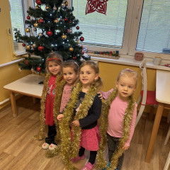 1. třída Zdobení vánočního stromečku