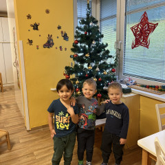 1. třída Zdobení vánočního stromečku