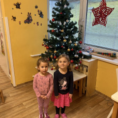 1. třída Zdobení vánočního stromečku