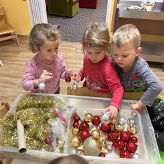 1. třída Zdobení vánočního stromečku