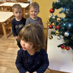 1. třída Zdobení vánočního stromečku