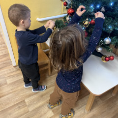 1. třída Zdobení vánočního stromečku