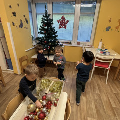 1. třída Zdobení vánočního stromečku