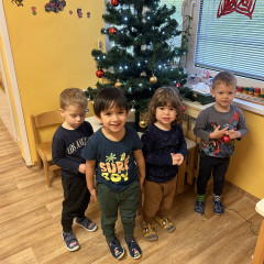 1. třída Zdobení vánočního stromečku