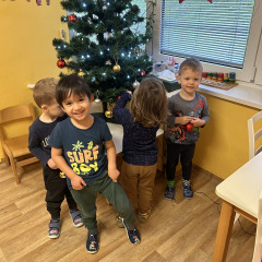 1. třída Zdobení vánočního stromečku