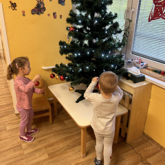 1. třída Zdobení vánočního stromečku