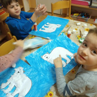 Mraveneček stůně dál