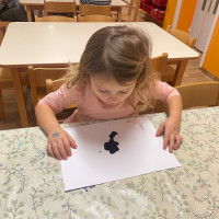 Mraveneček stůně dál