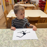 Mraveneček stůně dál