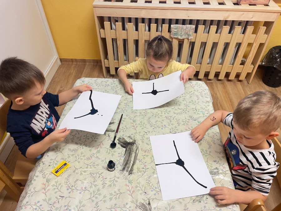 Mraveneček stůně dál