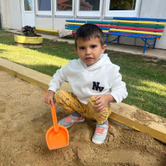 Hrajeme si, skáčeme, celý den se smějeme