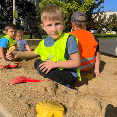 Hrajeme si, skáčeme, celý den se smějeme