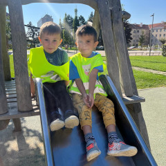 Hrajeme si, skáčeme, celý den se smějeme