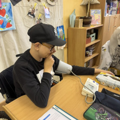 Měření krevního tlaku v hodině rodinné výchovy