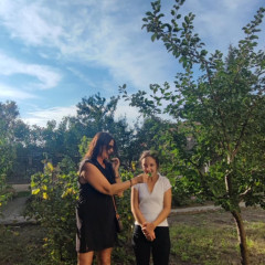 Na školní zahradě