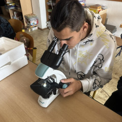 ´´Mikroskopie´´ s paní učitelkou Mgr. Margoldovou