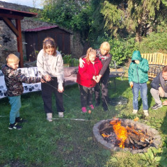 Opékání špekáčků