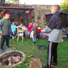 Opékání špekáčků