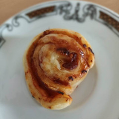 Pracovní vyučování- příprava pokrmů- šneky a pizza z listového těsta